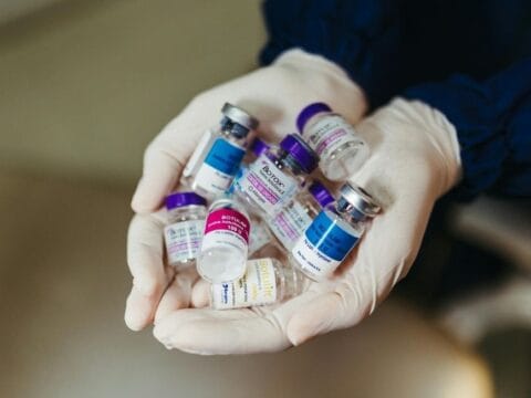 Resimde AuraDent, Lefkoşa'da kullanmakta olduğumuz botox şişeleri görülmektedir