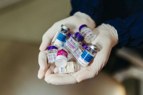 Resimde AuraDent, Lefkoşa'da kullanmakta olduğumuz botox şişeleri görülmektedir